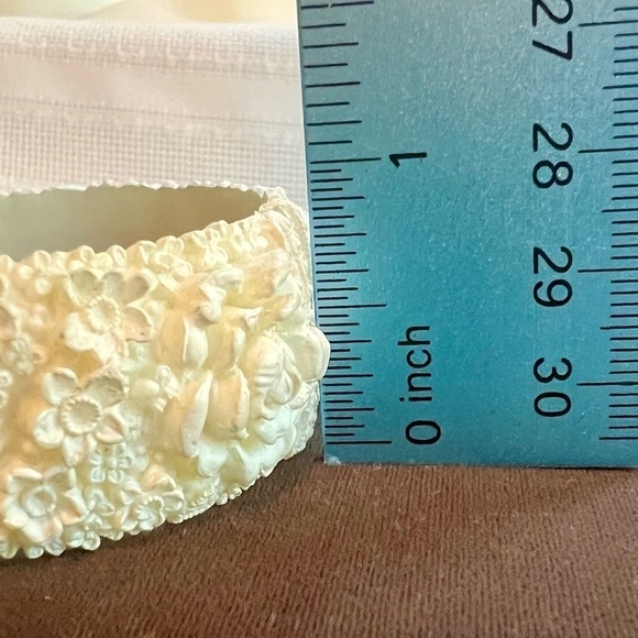 Vintage Estate Carved Floral Celluloid Clamper Bracelet Hinged EUC - Picture 8 of 8